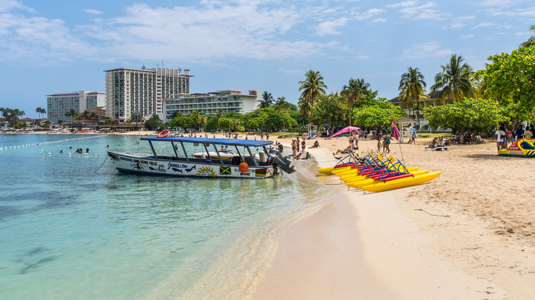 Ocho Rios Bay Beach boats