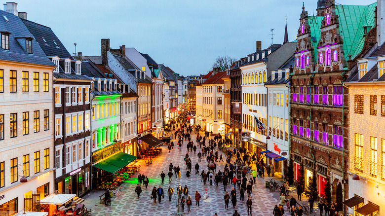 A pedestrian street in a European city, in winter