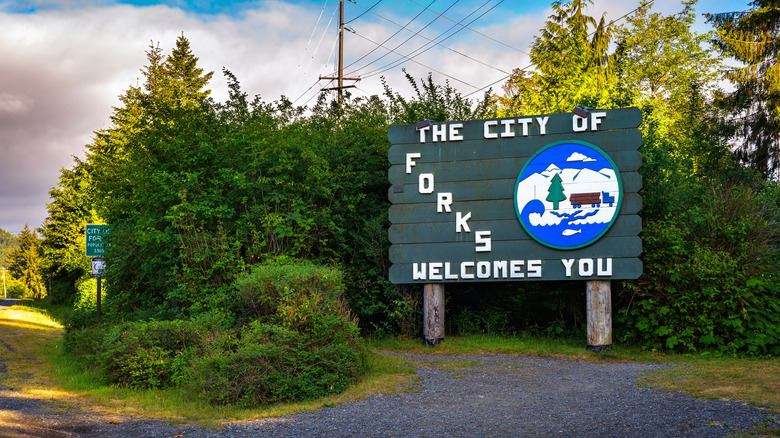 Forks welcome sign