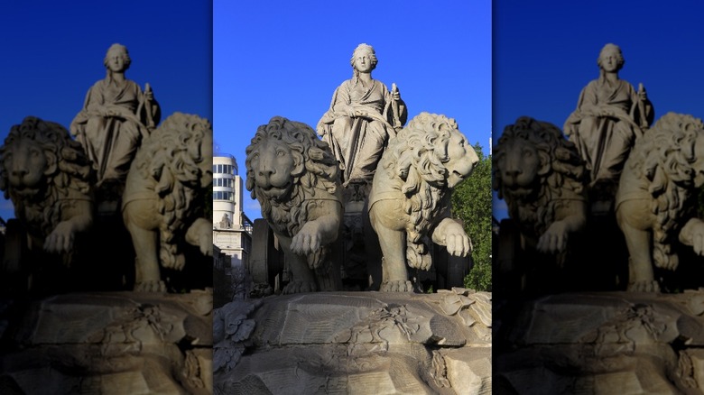 Fuente de Cibeles goddess and lions