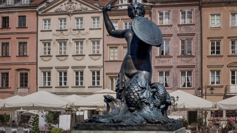 Syrenka fountain against backdrop of buildings, Warsaw