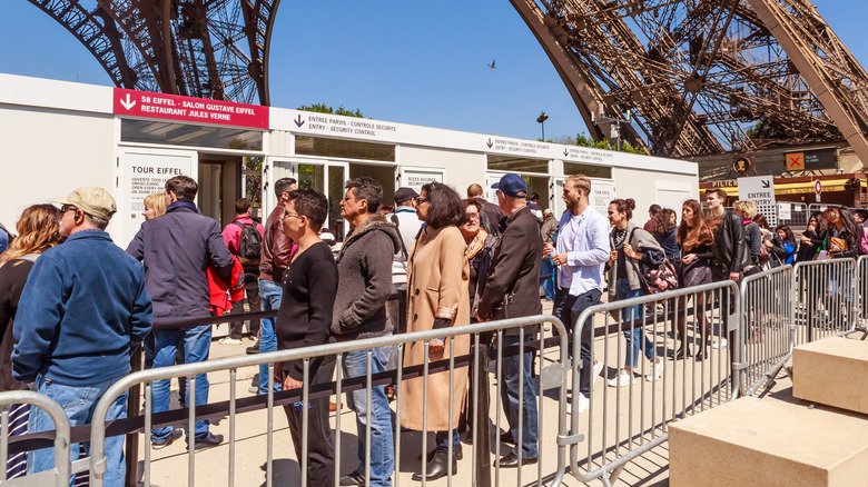 Long lines for Eiffel Tower