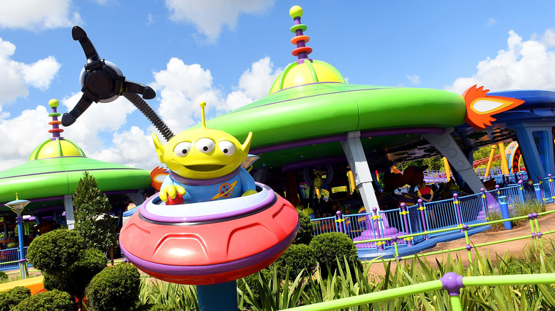 Alien Swirling Saucers ride at Disney World