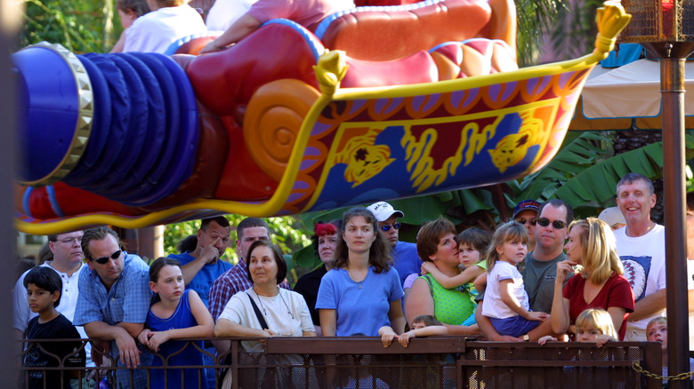 Line waiting for Magic Carpets of Aladdin