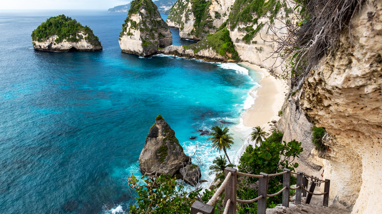 stairs to Nusa Penida beach