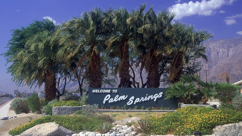 Welcome to Palm Springs sign