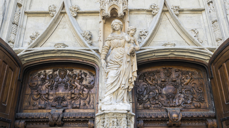 Avignon's Basilique Saint Pierre