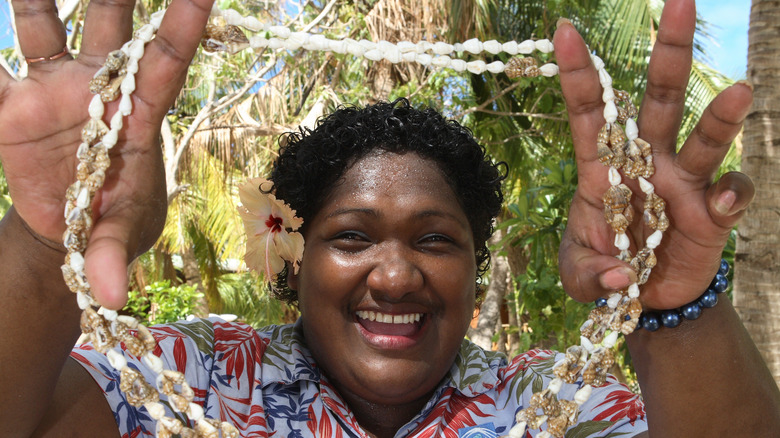Fijian woman welcomes a guest