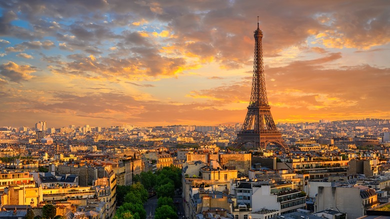 Paris' Eiffel Tower at sunset