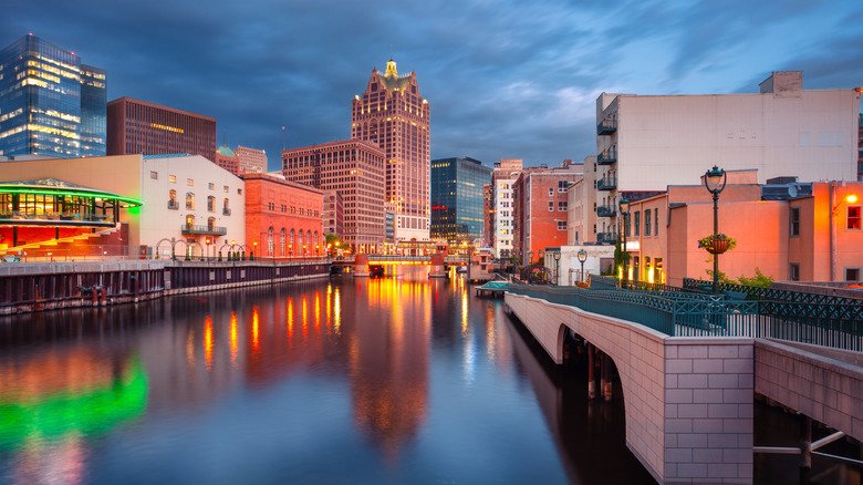 Milwaukee skyline at night