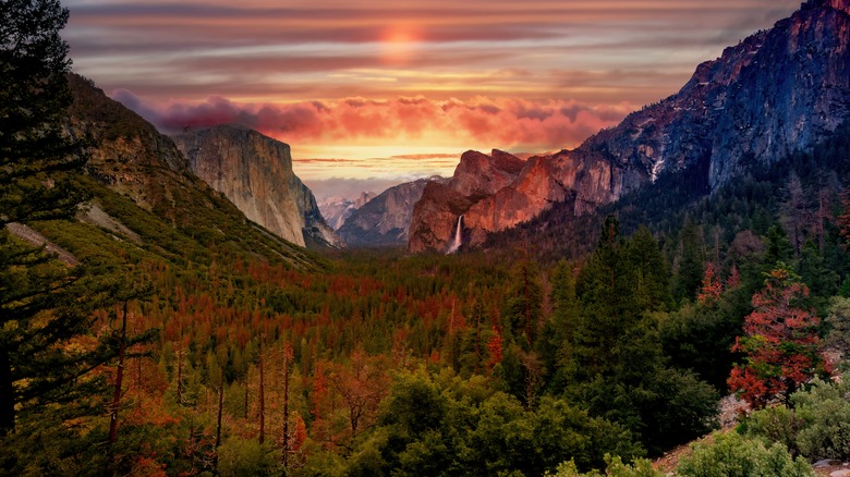 yosemite valley mountains falls foliage