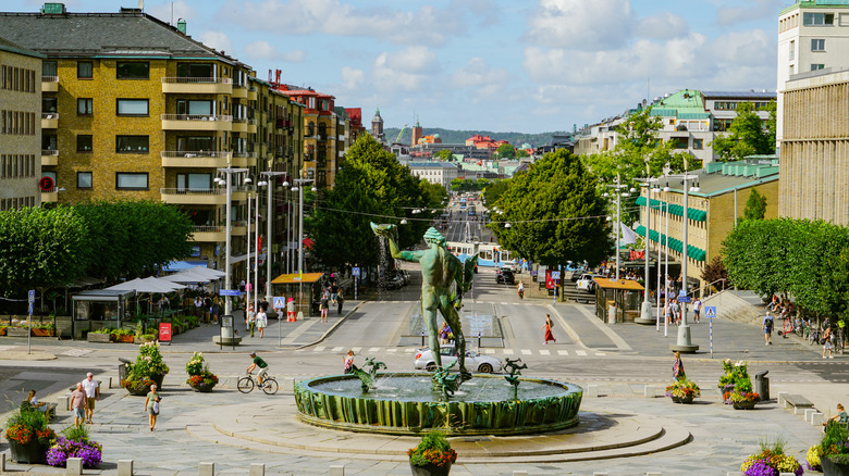 Statue in Gothenburg public square