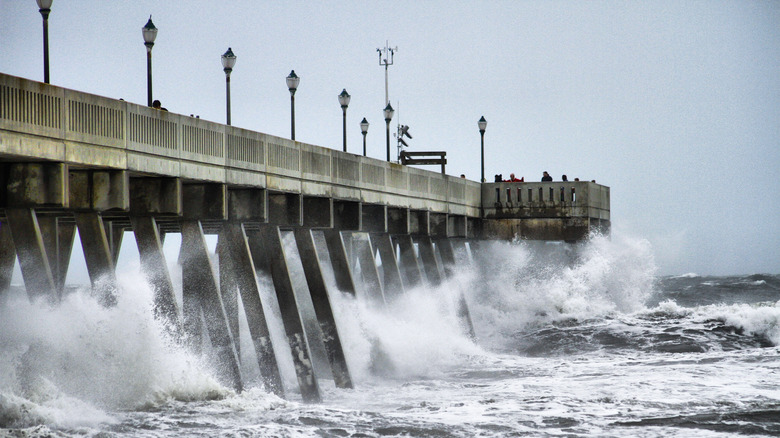 Hurricane hits North Carolina pier