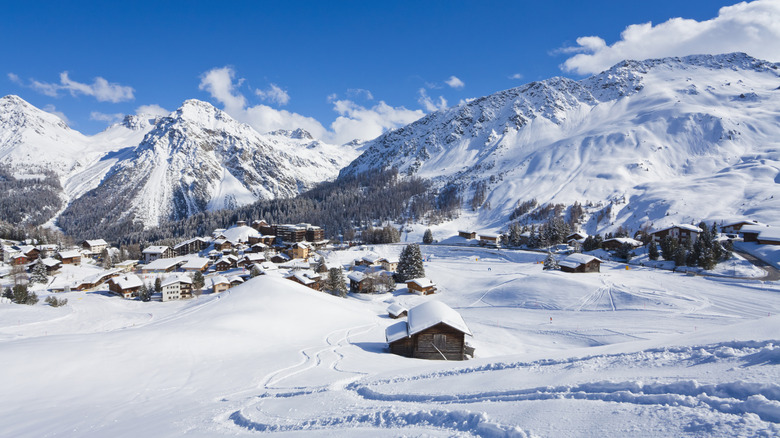 Chalets and hotels in Arosa, Switzerland by the ski slopes