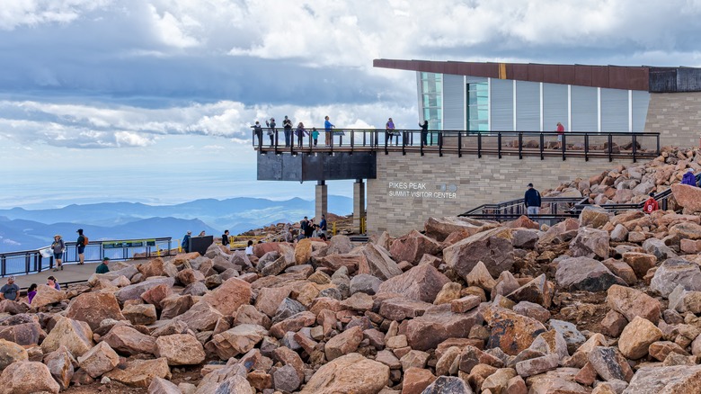 pikes peak visitors center lookout