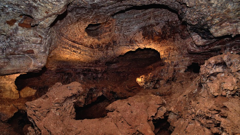 Caves with boxwork