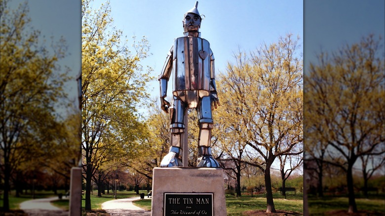 Statue of the Tin Man from the Wizard of Oz in Oz Park, Chicago