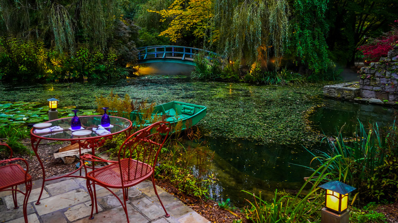 Outdoor seating at Rat's Restaurant, Hamilton, NJ