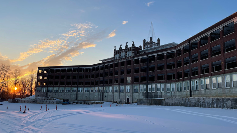 Waverly Hills Sanatorium at dusk