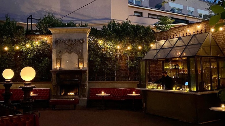 A Hidden Hollywood Hideaway In Los Angeles Serves Prohibition-era 