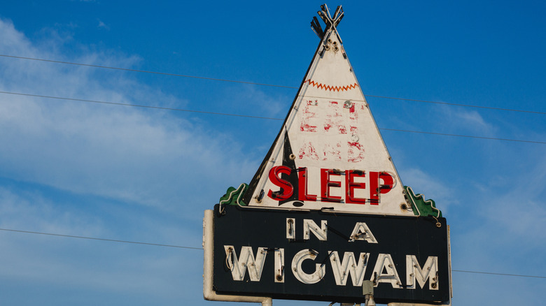 The famous sign in front of Wigwam Village No. 2 in Cave City, Kentucky