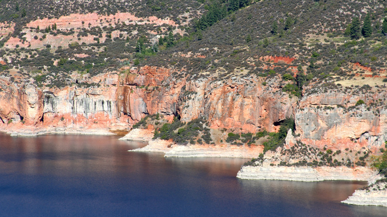 Cliffs alongside the edge of Bighorn Lake in Bighorn Canyon Recreation Area