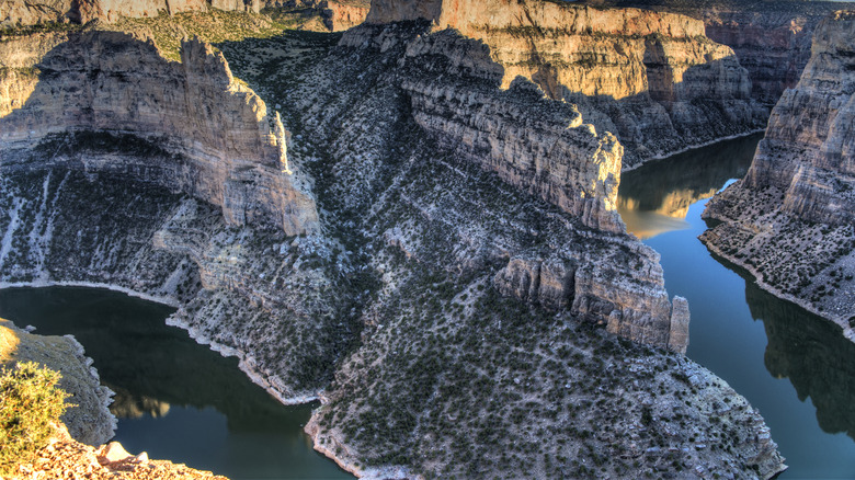 A view of the river in Bighorn Canyon from the top of the cliffs