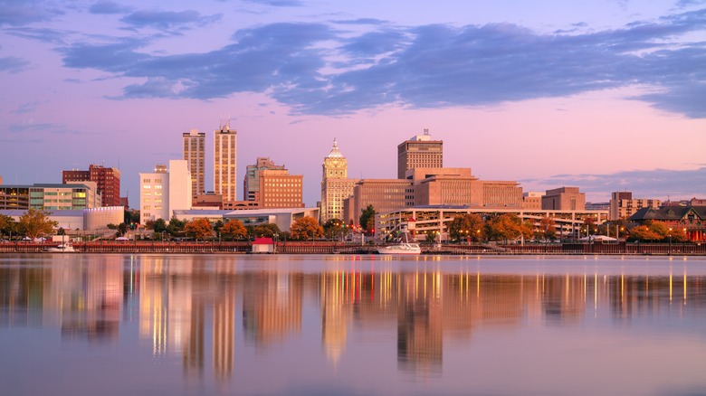 Peoria, Illinois, buildings and river