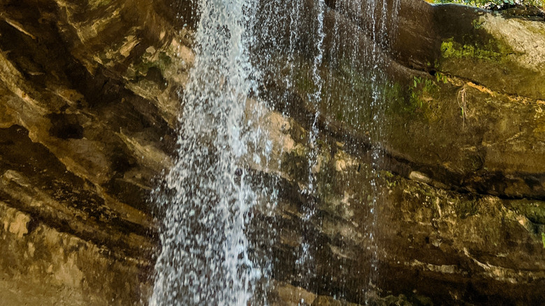 canyon and waterfall at Starved Rock State Park