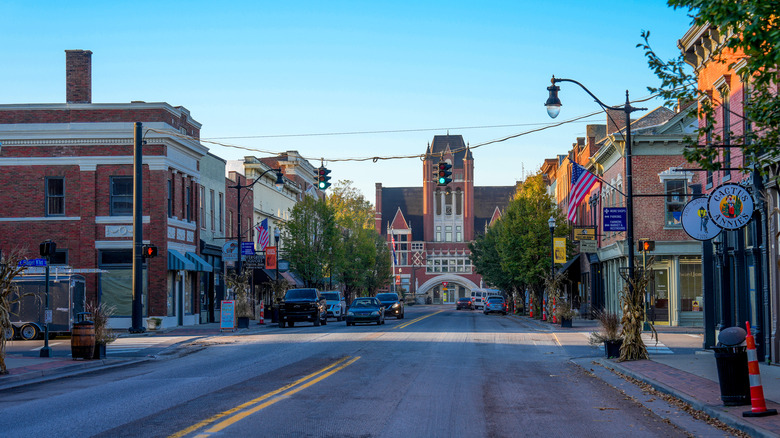 Street view of downtown Bardstown Kentucky