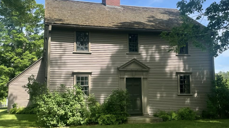 The exterior of the 1735 Ashley House in Sheffield, Massachusetts