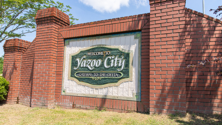 Welcome sign for Yazoo City