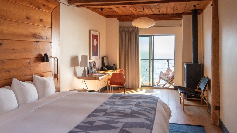 Guest room at Timber Cove Resort