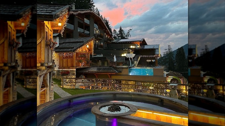 Chalet al Foss resort with hot tub and twinkling lights