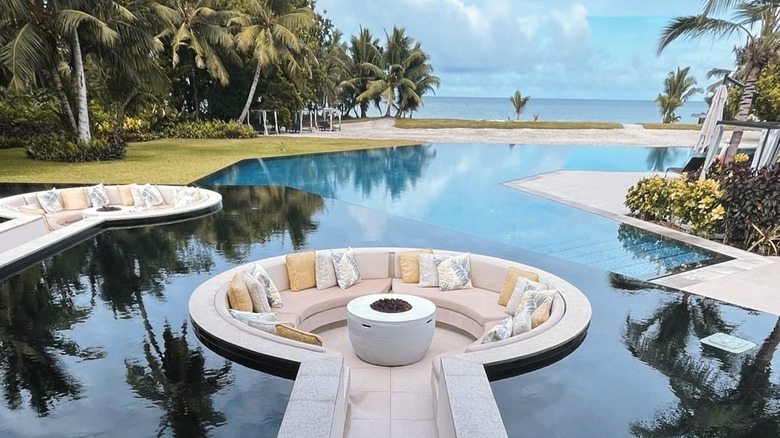 A sunken couch surrounded by water at the resort