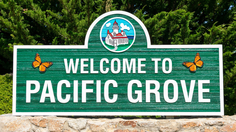 Welcome to Pacific Grove sign