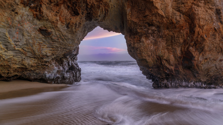 Entrance to Hole in the Wall Beach