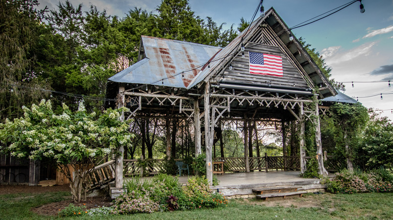 Wooden gazebo and trees in Leiper's Fork