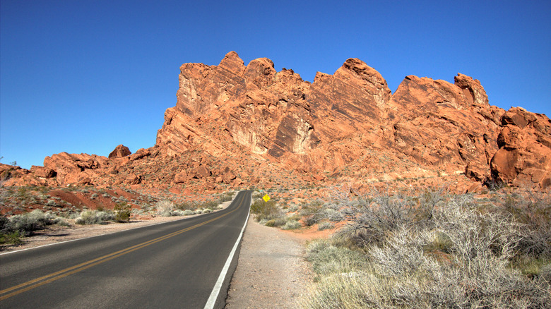 Nevada Highway 169 (the Valley of Fire Scenic Byway) gough through Valley of Fire State Park