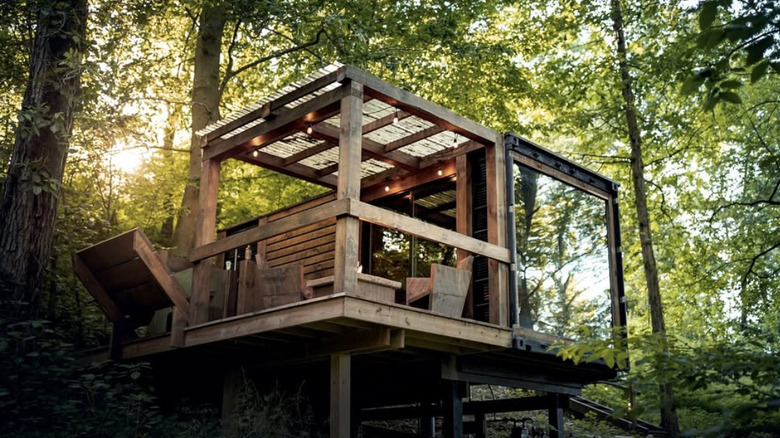 Treebox treehouse in Ohio