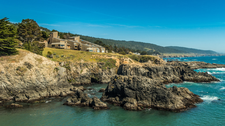 Houses on cliffs overlooking the ocean at Sea Ranch, California