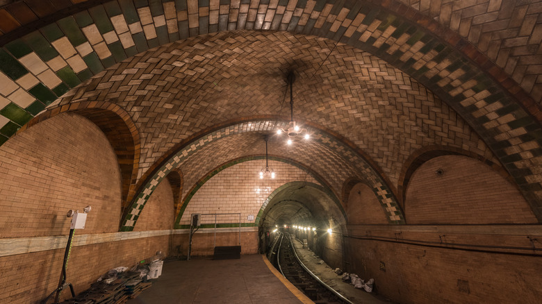 arched city hall subway station