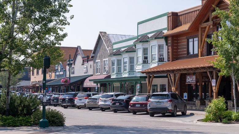 Storefronts with cars parked out front in Whitefish, Montana