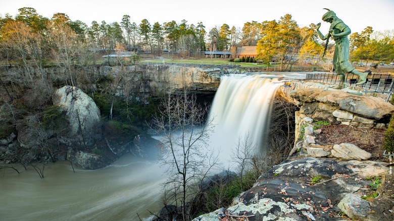 Noccalula Falls Park waterfall