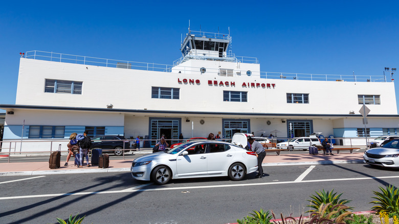 Passengers and cars stopped outside of Long Beach Airport in California