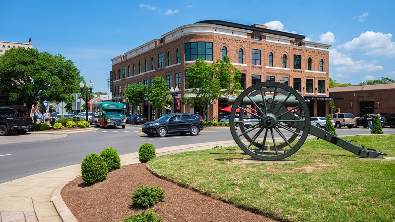 A building and sculpture in Franklin, Tennessee