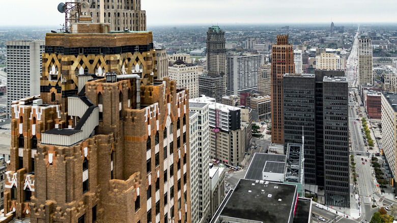 Art Deco tower in Detroit, Michigan, skyline