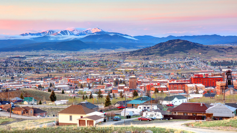 Homes and mountains in Butte, Montana