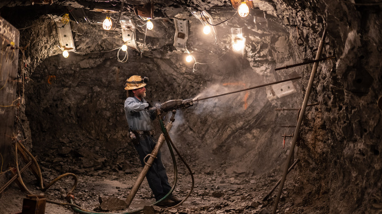 A demo of mining techniques in the Sierra Silver Mines