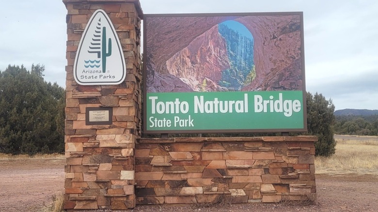 Tonto Natural Bridge sign iside the park